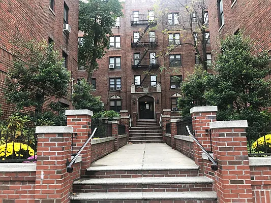 Rented by PMG Real Estate  | media 15