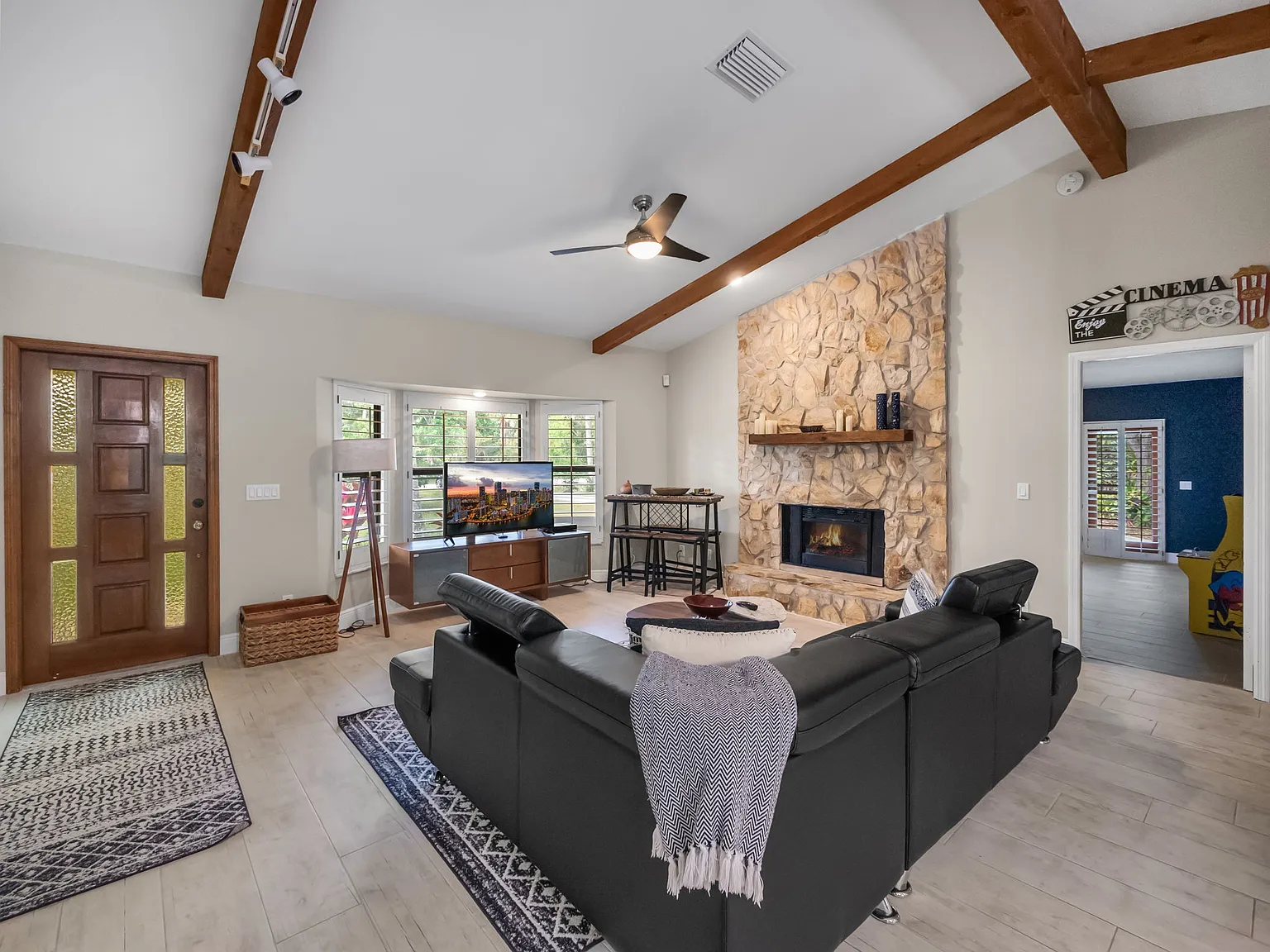 3 bed, 1729 sqft, $5,900 — Photo 4