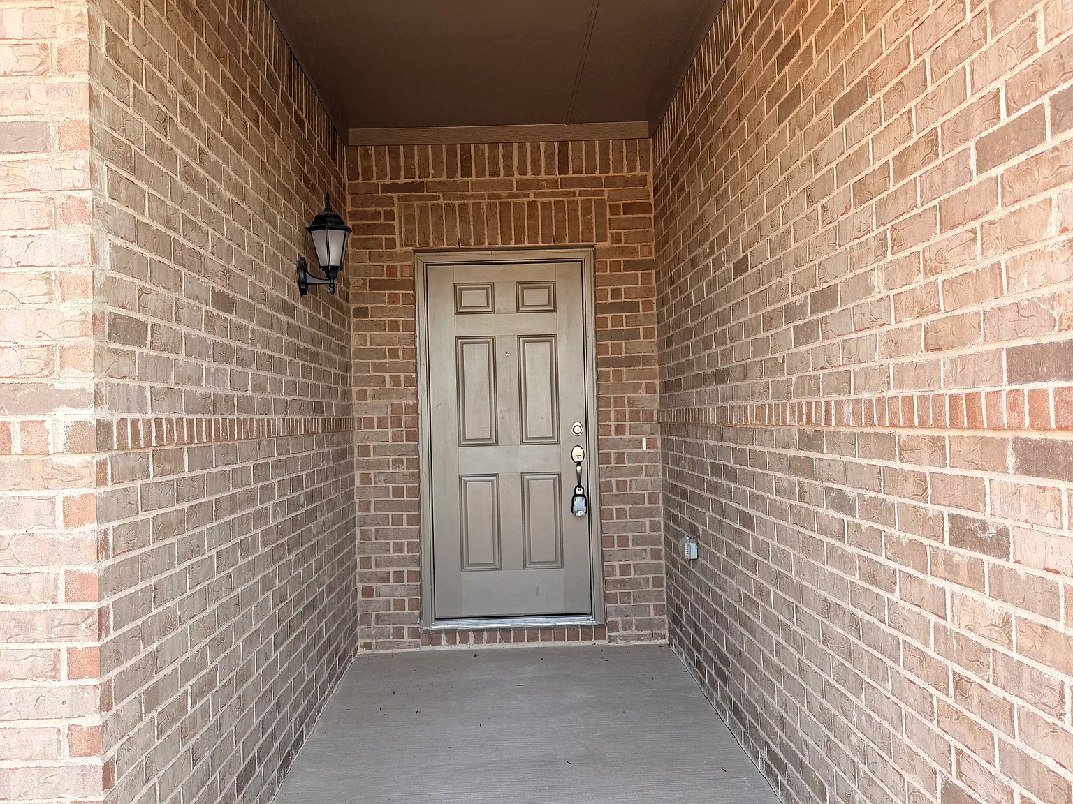 4 bed, 2184 sqft, $2,450 — Photo 2