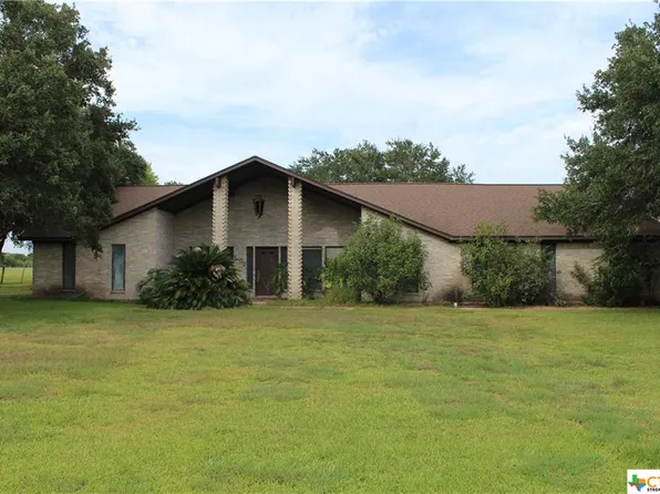 1107 Fairlane Dr, Ganado, TX 77962