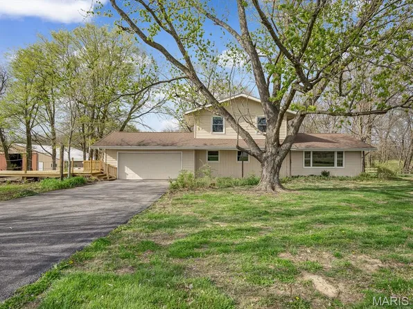 8901 Bodecker Rd, Walsh, IL 62297