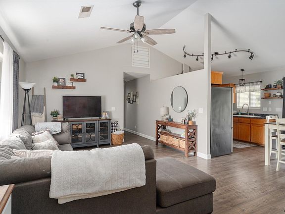 4th image of 7525 Brandee Ln