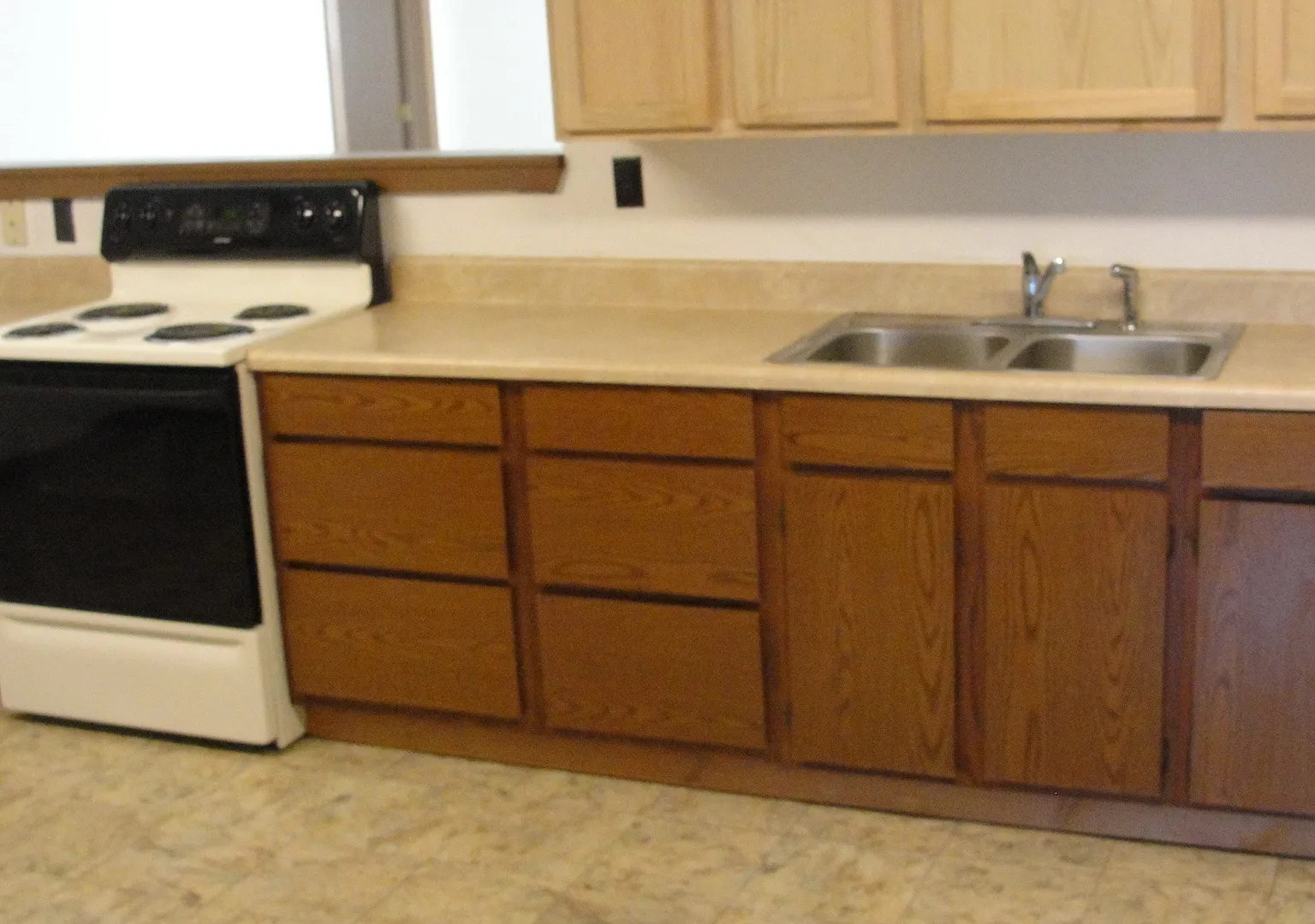 3 bed, 1600 sqft, $1,000 — Photo 2