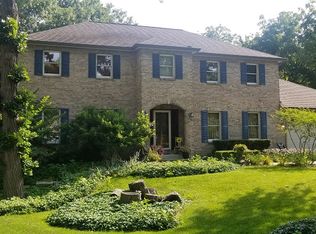 623 Wood Ridge Ct, Elgin, IL 60123