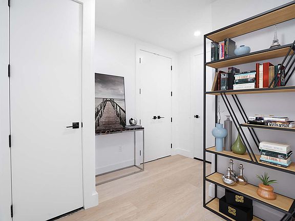 5th image of 1042 President St #1D