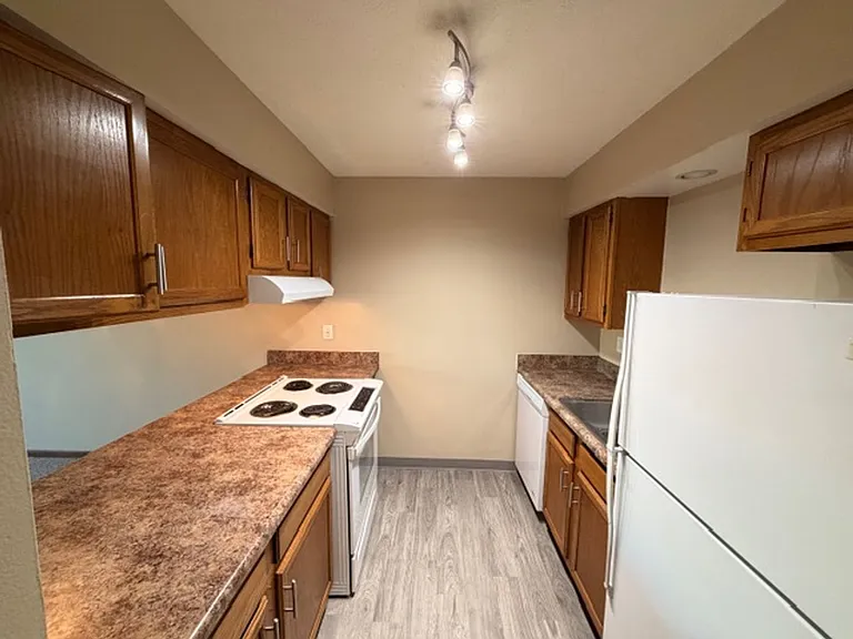 Superior Place Apartments — Photo 13