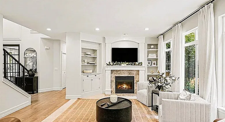 4 bed, 2.5 bath, 2850 sqft, $4,800 — Photo 2