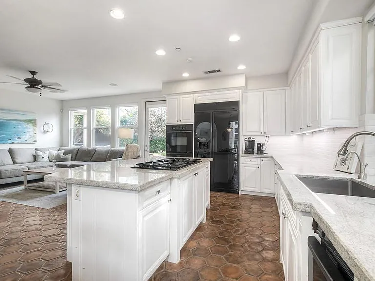 688 Cypress Hills Dr — Photo 10