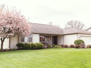 N52W14433 Thornhill Dr, Menomonee Falls, WI 53051