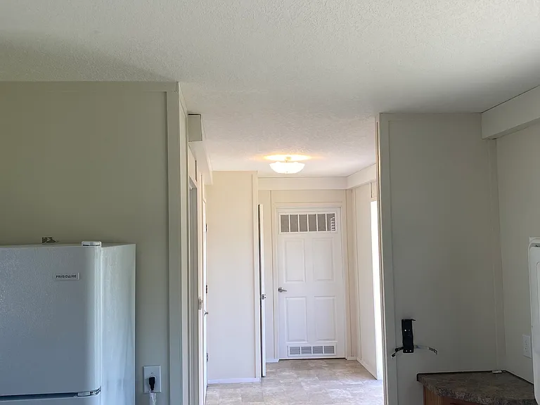17020 Meridian Blvd — Photo 16