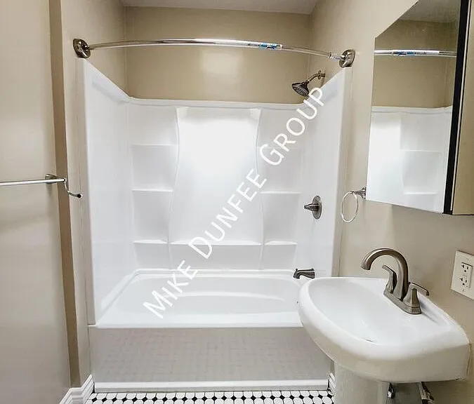 412 E 7th St #2 — Photo 9