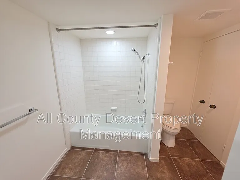 2504 N Whitewater Club Dr #C — Photo 13