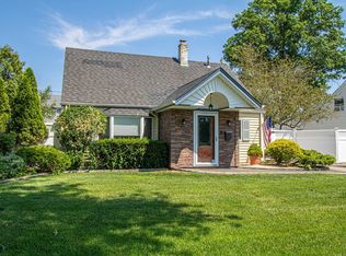 5 Cornflower Rd, Levittown, NY 11756