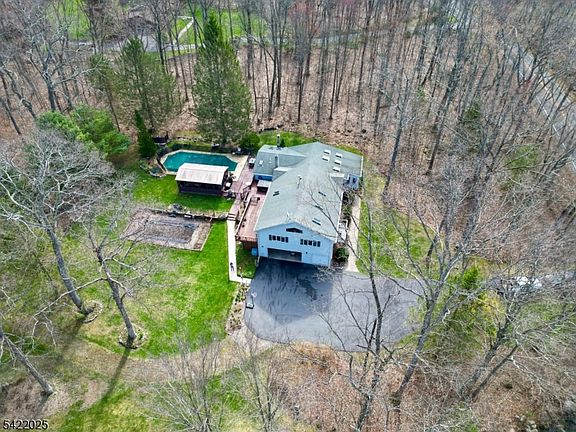 3rd image of 202 Millbrook Rd