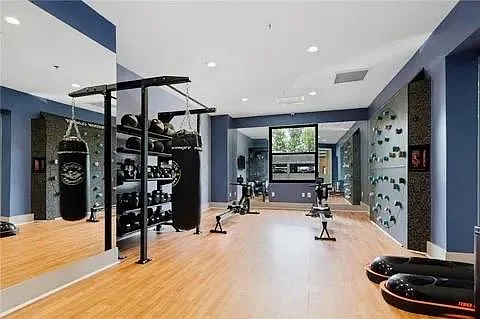 799 Hammond Dr — Photo 18