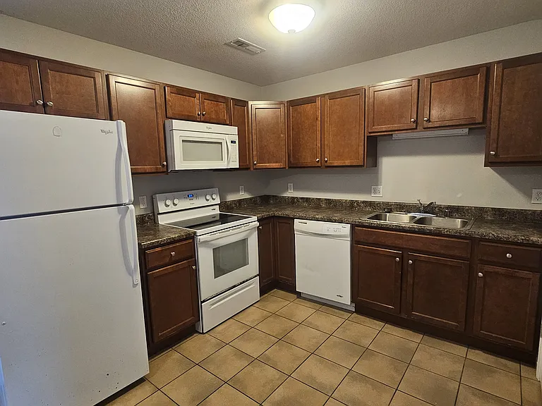 15 Arbor Creek Dr — Photo 1