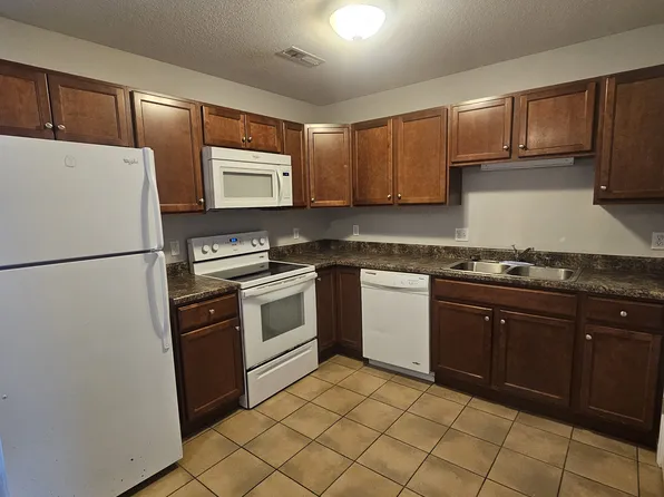 15 Arbor Creek Dr, Murray, KY 42071