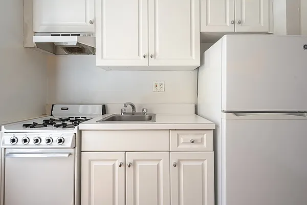 Rented by Metropolitan Equities | media 11