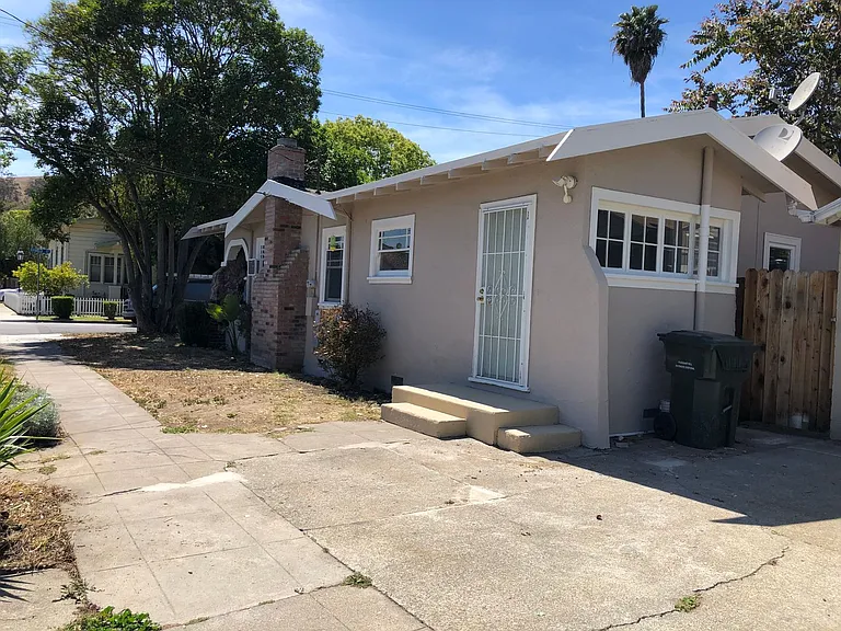 1835 Estudillo St — Photo 16