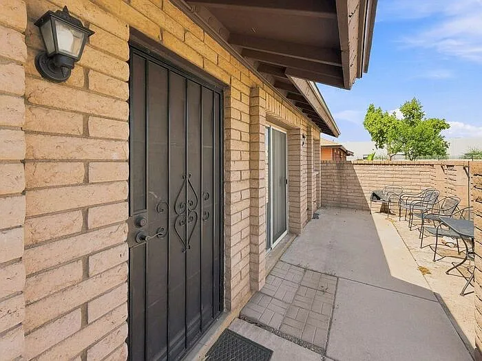 3 bed, 2.0 bath, 1258 sqft, $1,900 — Photo 4