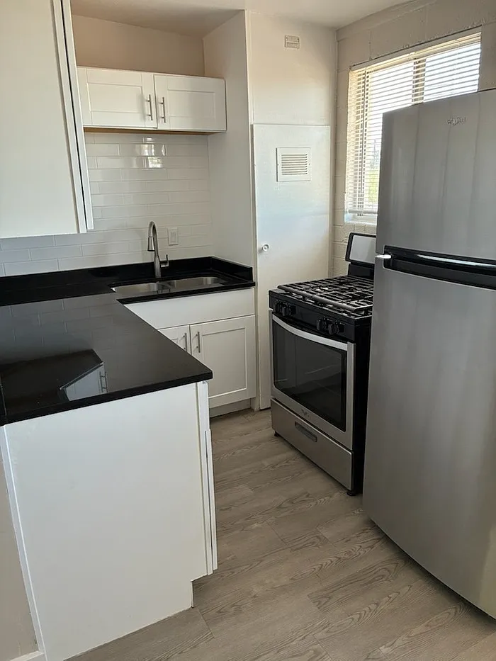 2 bed, 1.0 bath, $895 — Photo 2