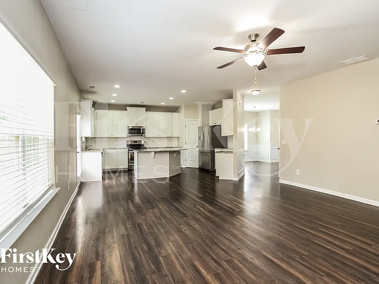 240 Jefferson Ave — Photo 3