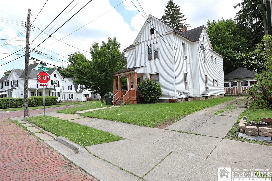 230 Price St photo 1