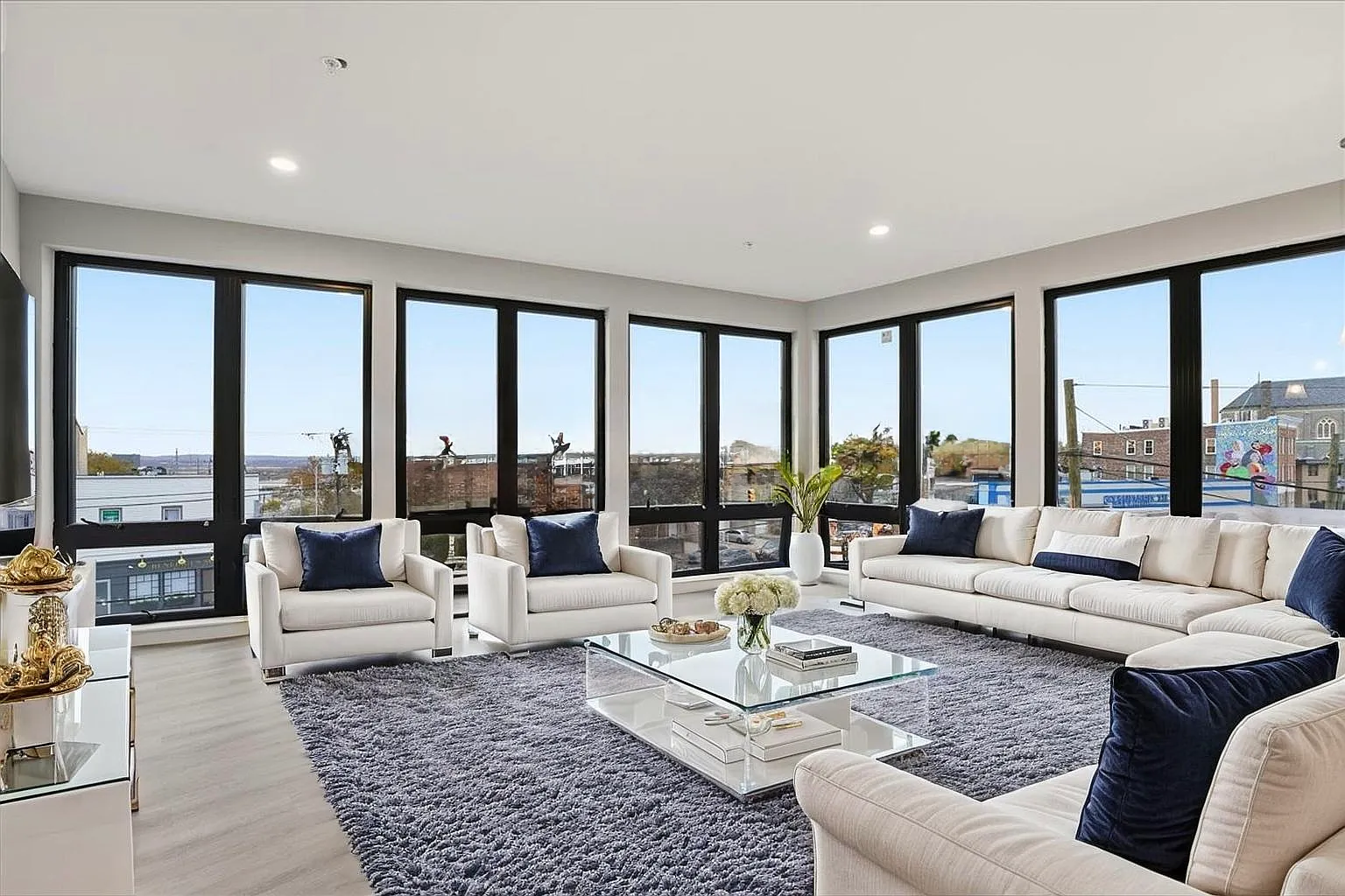 2 bed, 1000 sqft, $3,600 — Photo 2