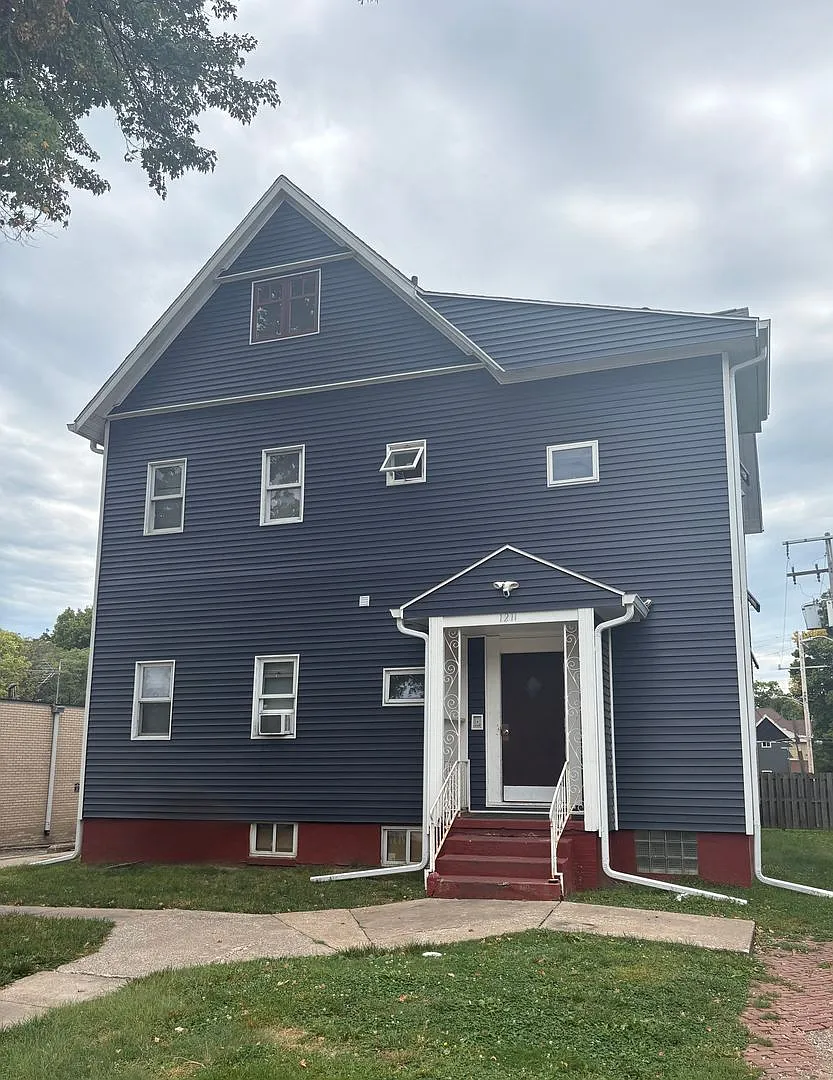 North North — Photo 1