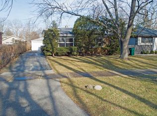 3034 Gregory Ave, Wilmette, IL 60091