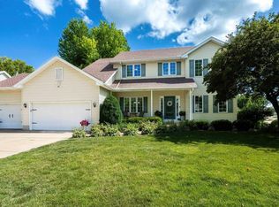 1200 Bridgeview Pl, Le Claire, IA