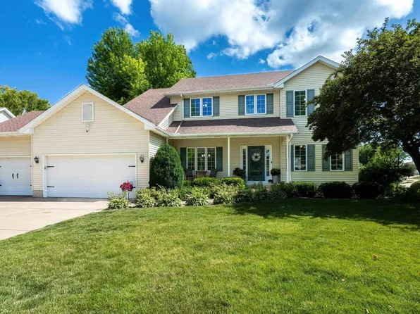 1200 Bridgeview Pl, Le Claire, IA 52753