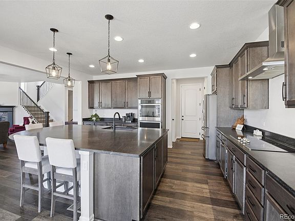 5th image of 677 Iris Street