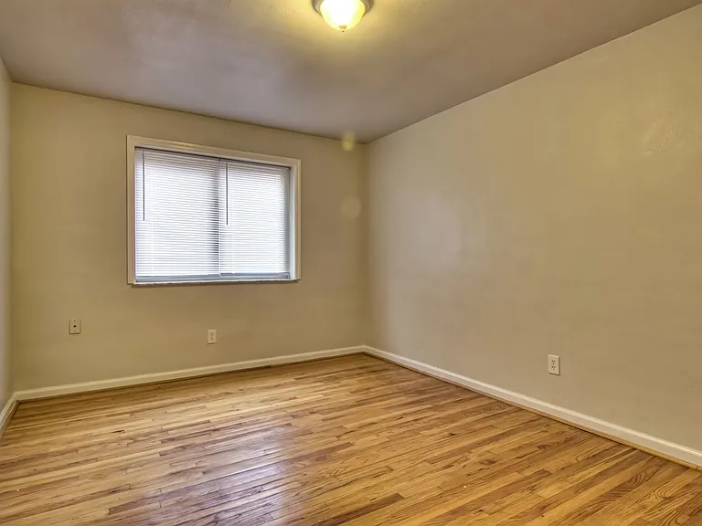 3508-10 Russell Ave — Photo 26