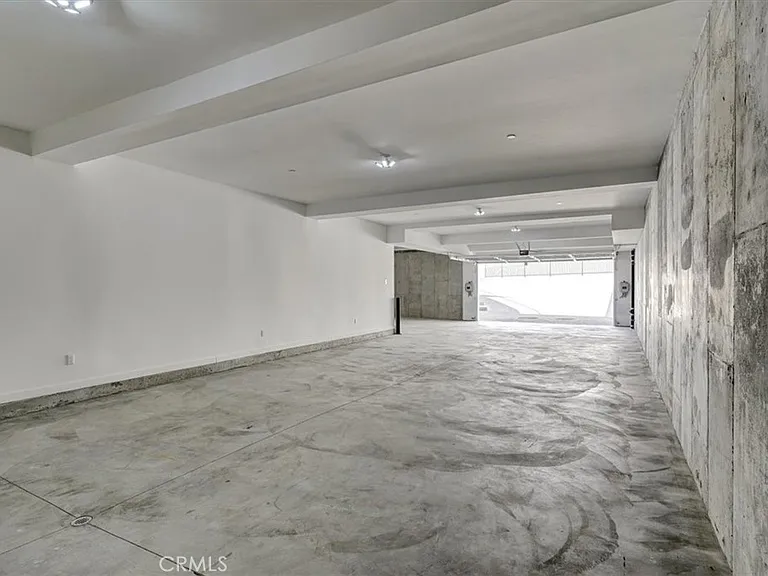 5520 Woodlake Ave — Photo 36
