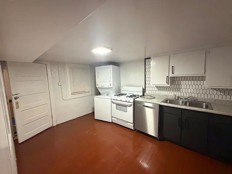 1645 W Beach Ave #G — Photo 24