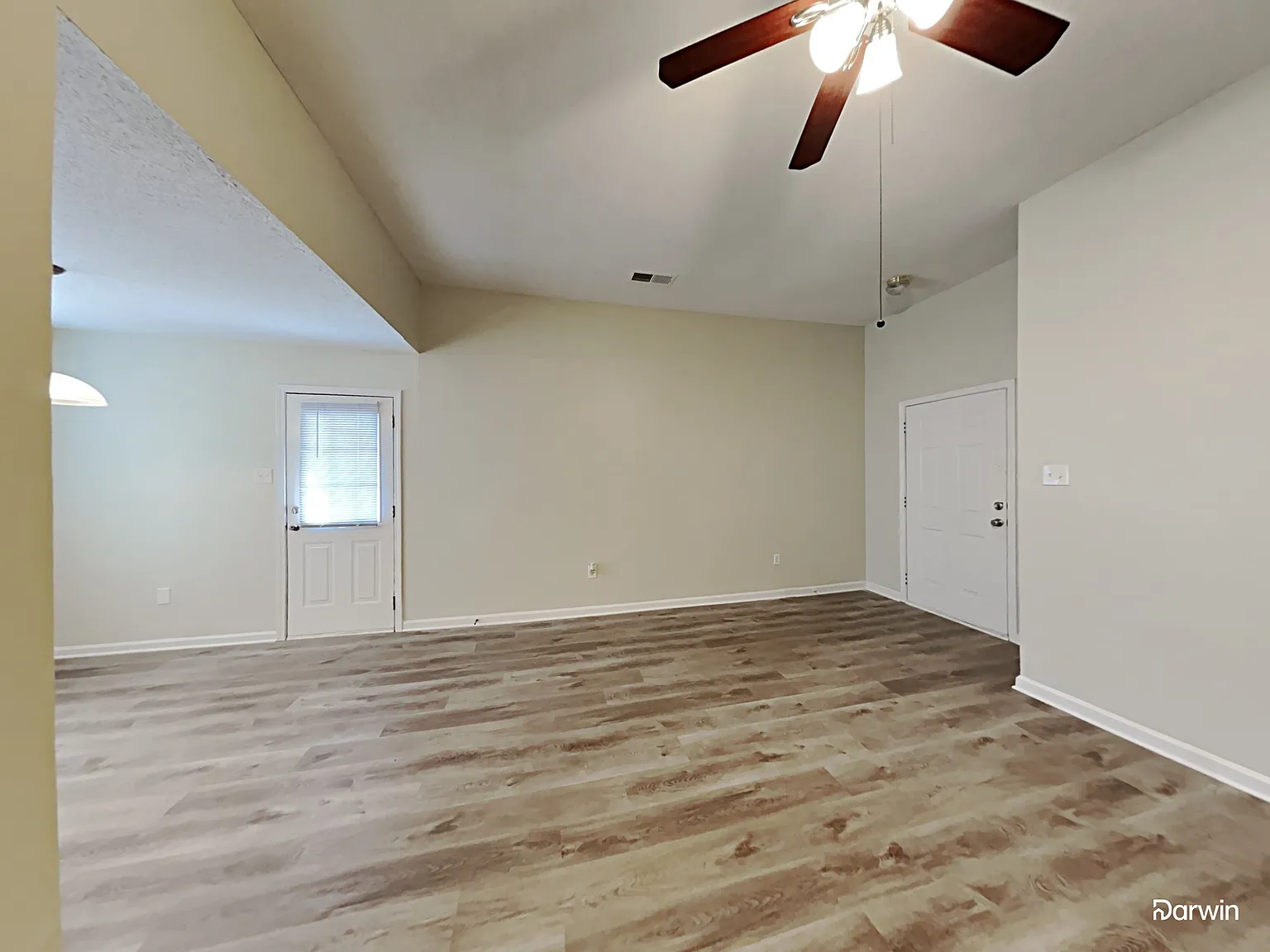 3 bed, 2.0 bath, 1076 sqft, $1,405 — Photo 4