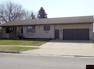 411 6th St N, New Ulm, MN 56073