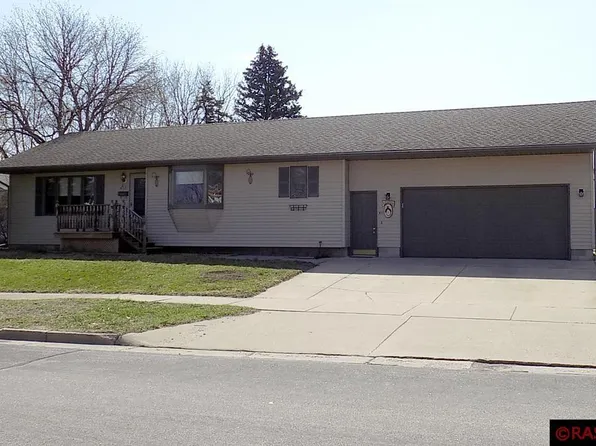 411 6th St N, New Ulm, MN 56073