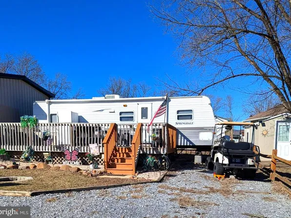 46 Chipmunk Cir, Falling Waters, WV 25419