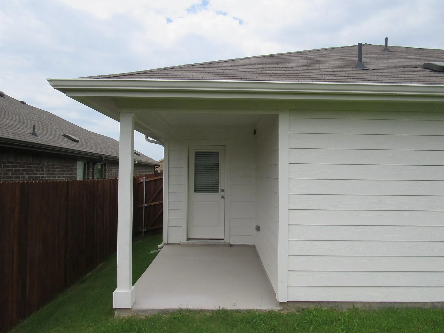 3 bed, 1399 sqft, $2,100 — Photo 4