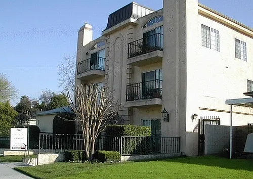 11482 Moorpark St Photo 1