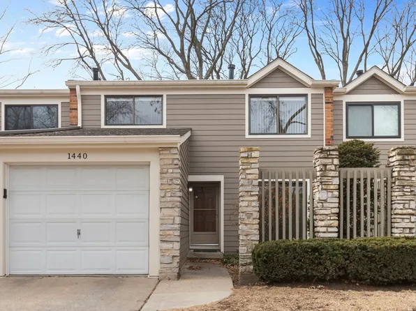 1440 N Bridgeport Dr, Mount Prospect, IL 60056