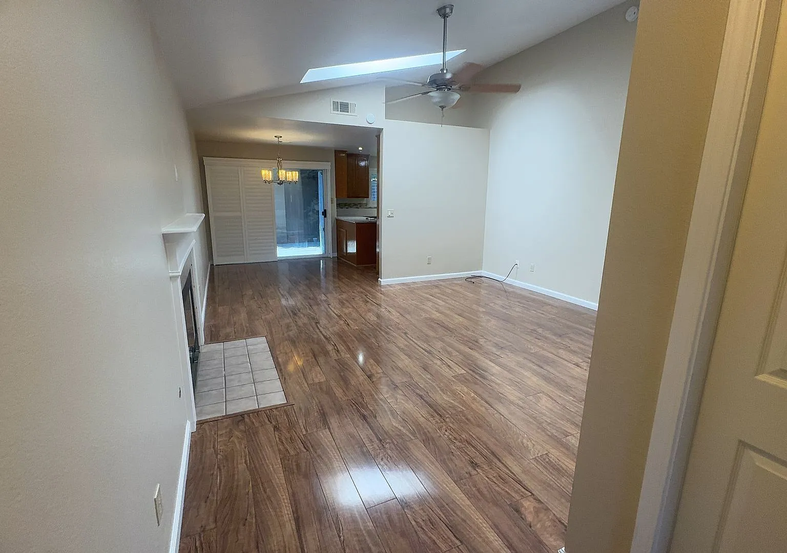 3 Bedroom 2 Bathroom Charming home — Photo 2