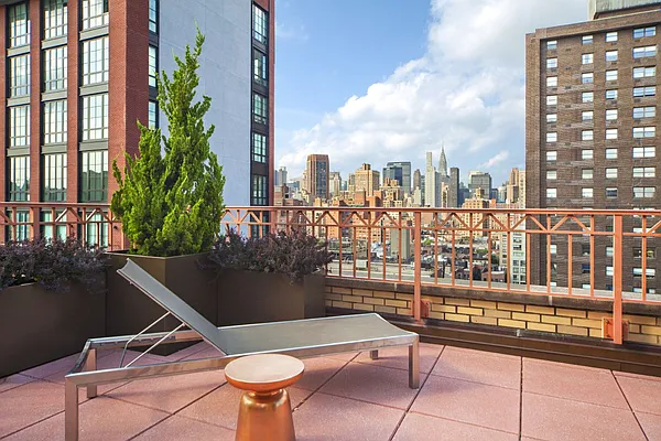 Sold by Compass | media 10