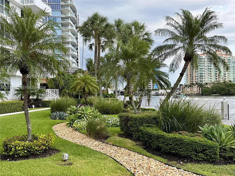 888 Intracoastal Dr #15E — Photo 33