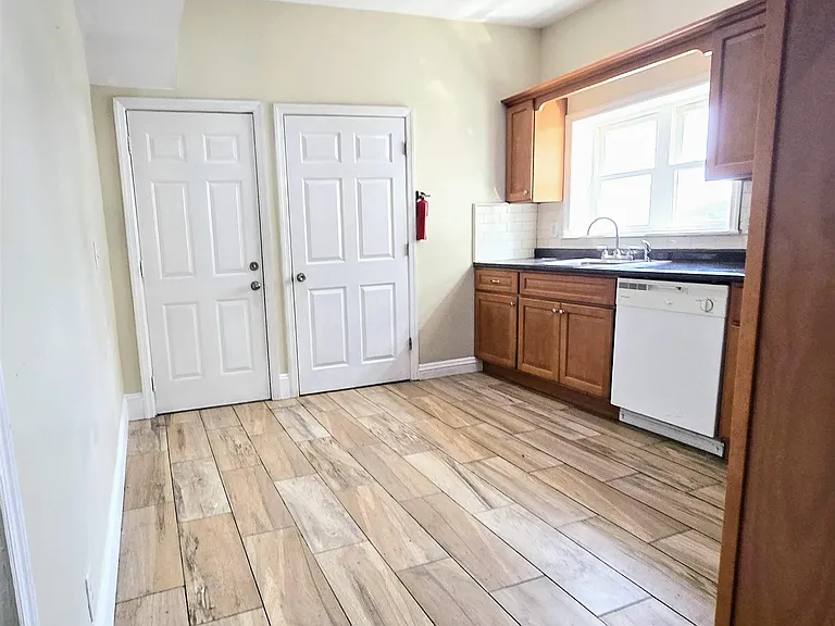 316 Devon St #2 — Photo 5