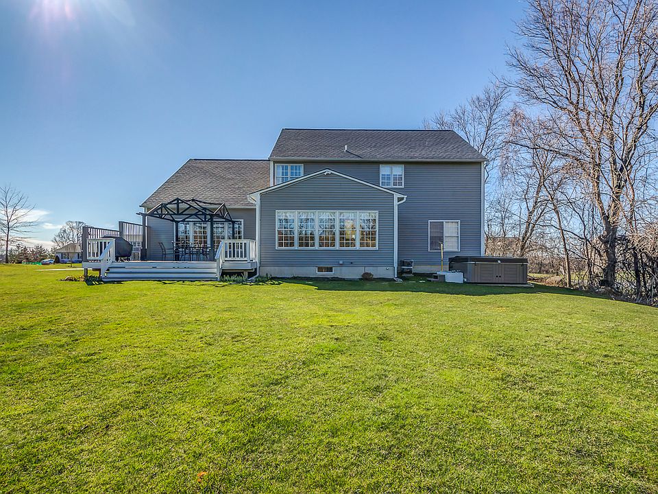1st image of 135 Eagle Crest Dr