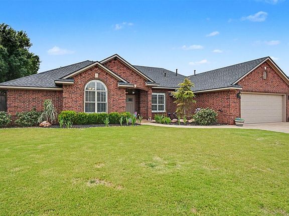 2nd image of 808 Sheryl Ln