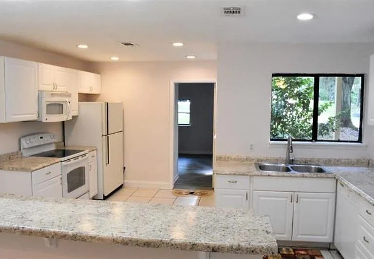 2626 Faversham Dr — Photo 2